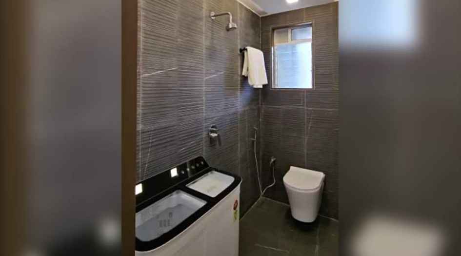 Green-Square-Gallery-Common-Toilet